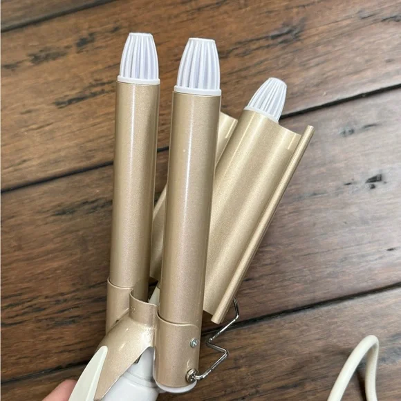 Triple Barrel Hair Waver in Champagne Metallic - Picture 3 of 4